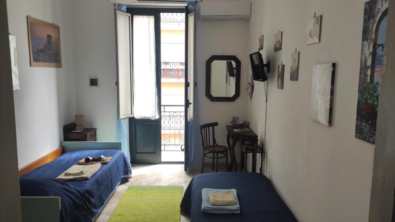 A Due Passi Dal Centro Apartment Trapani Bagian luar foto