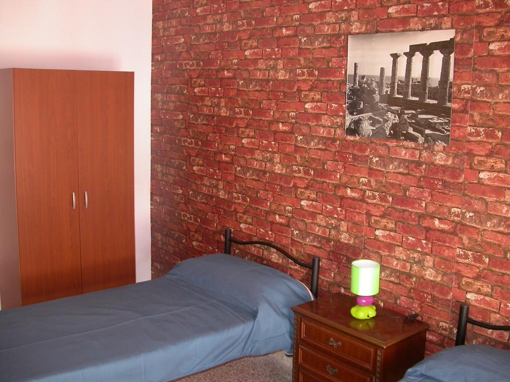 A Due Passi Dal Centro Apartment Trapani Bagian luar foto