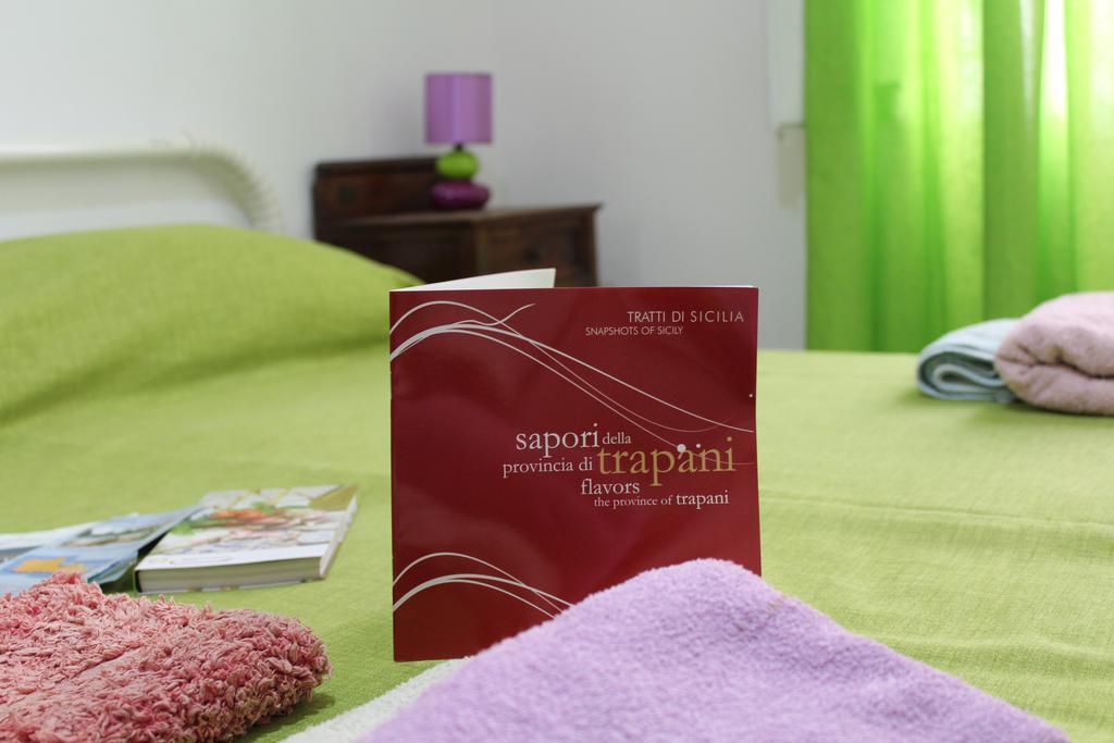 A Due Passi Dal Centro Apartment Trapani Bagian luar foto