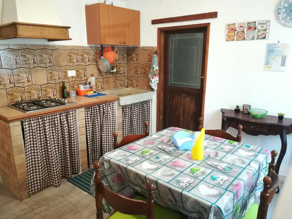 A Due Passi Dal Centro Apartment Trapani Bagian luar foto