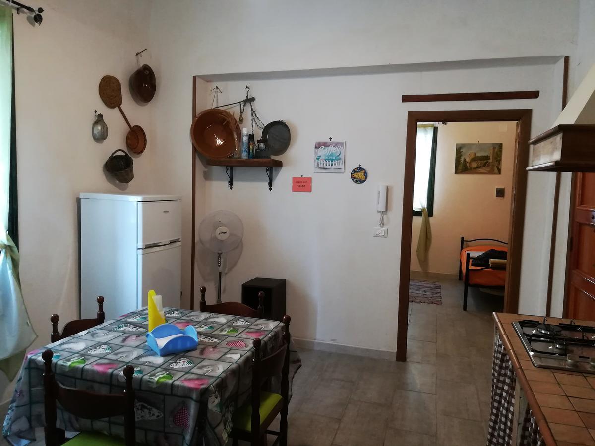 A Due Passi Dal Centro Apartment Trapani Bagian luar foto