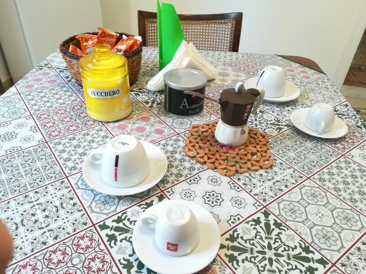 A Due Passi Dal Centro Apartment Trapani Bagian luar foto